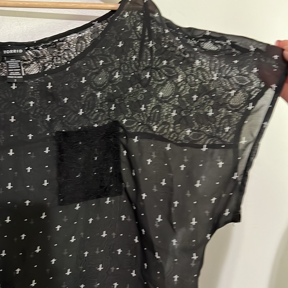 Torrid Plus Size Black & White Patterned Sheer Dolman Blouse - Picture 4 of 5